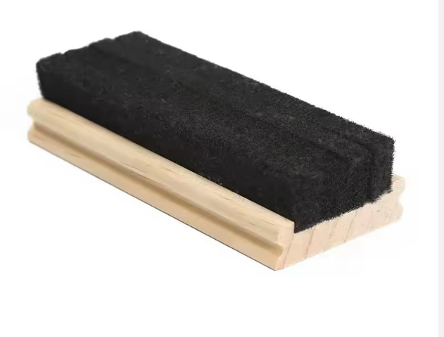 ممحاة سبورة خشبية