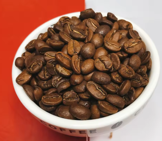 حبوب قهوة أرابيكا محمصة