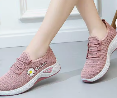 Women's sports shoe