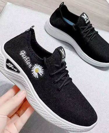 Women's sports shoe
