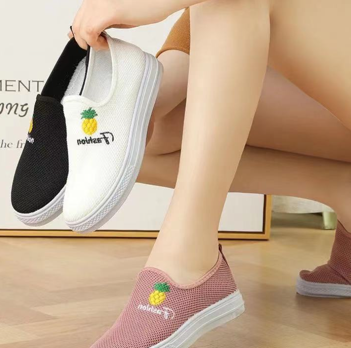 Women's sports shoe